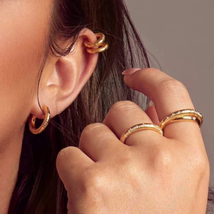 Hot Diamonds x Golden Edit
Spirit Gold Tone Double Ear Cuff & Hot Diamonds x Golden Edit Spirit Gold Tone Hoop Earrings 1.6 x 1.5cm