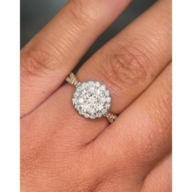 9ct Canadian Yellow Gold 1.00ct Total Circle Illusion with Twist Diamond Shoulders Ring
