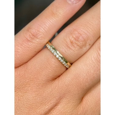 9ct Yellow Gold 0.33ct Round Brilliant Offset Wedding/Eternity Ring