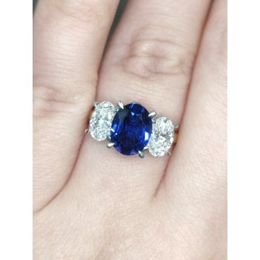 18ct Yellow Gold with Platinum Head 2.37ct Oval Sapphire with 1.40ct D/E Oval Cut Diamond Sides LAB Grown Diamond Certified Ring