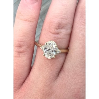 9ct Yellow Gold 1.08ct D/E Colour Oval Cut Solitaire with Beaded Edge Trim & Side Diamonds LAB Grown Diamond Certified Ring