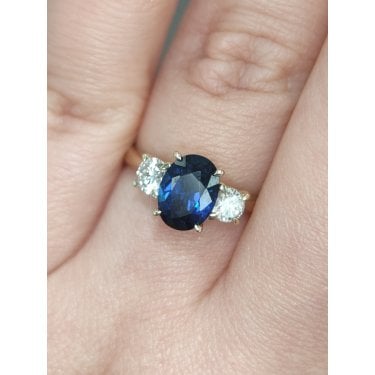 9ct Yellow Gold 1.55ct Oval Sapphire with 0.40ct D/E Colour Round Brilliant Three Stone LAB Grown Diamond Certified Ring