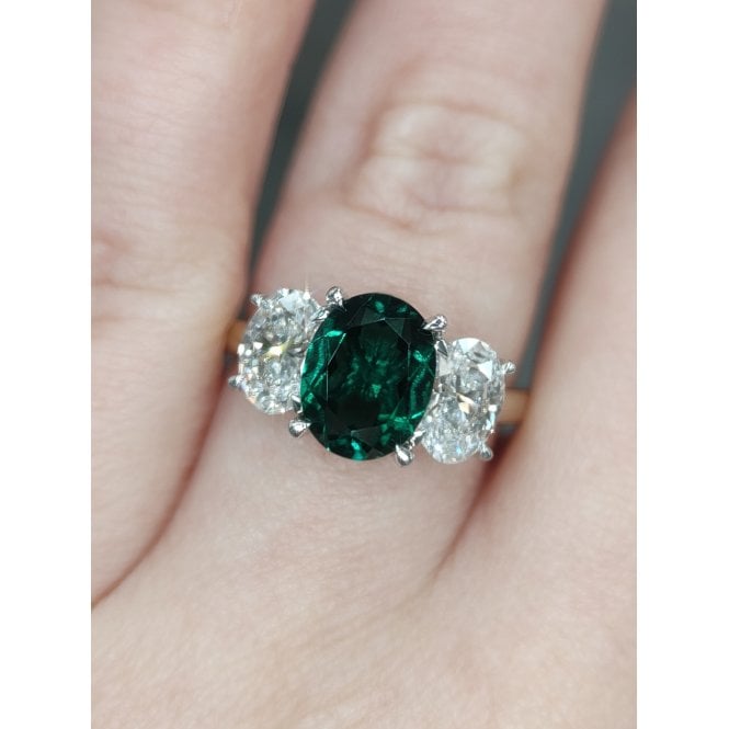Faith Diamonds 9ct Yellow Gold 1.57ct Oval Emerald with 1.40ct D/E Oval Cut Diamond Sides LAB Grown Diamond Certified Ring