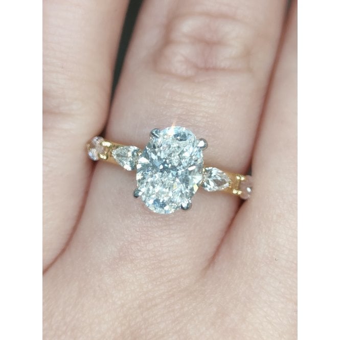 Faith Diamonds 9ct Yellow Gold 2.02ct Total D/E Colour Oval Cut Solitaire with Hidden Halo & Pear Cut Shoulders LAB Grown Diamond Certified Ring